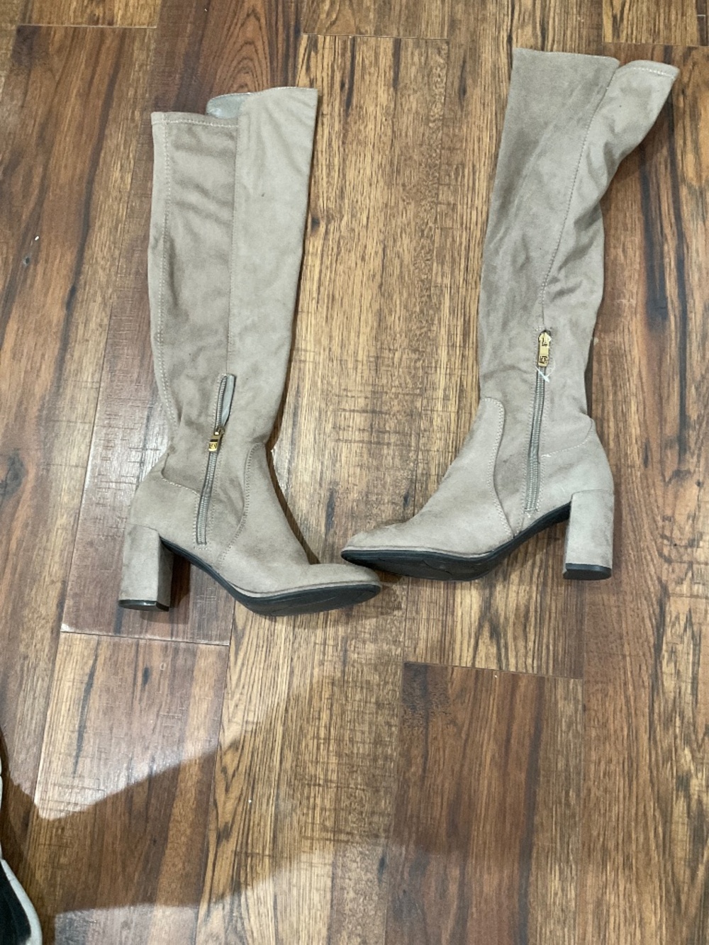 Women’s tan boots 6 1/2 Liz Claiborne